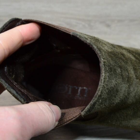 Born Casco Chelsea Olive Green Suede Pull on Boot Size 6 - Picture 10 of 11